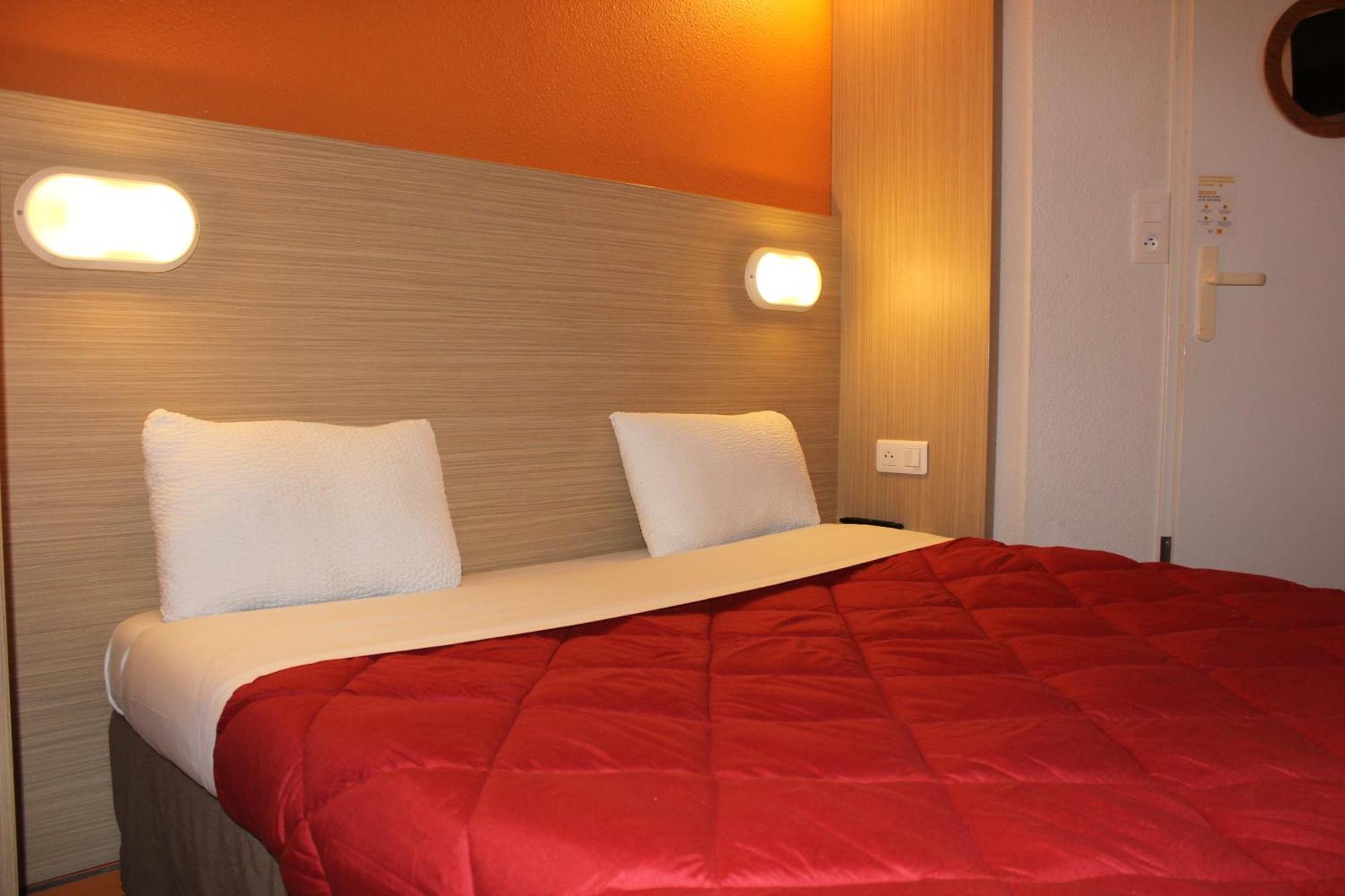 Premiere Classe St Quentin En Yvelines Elancourt Trappes Exterior photo