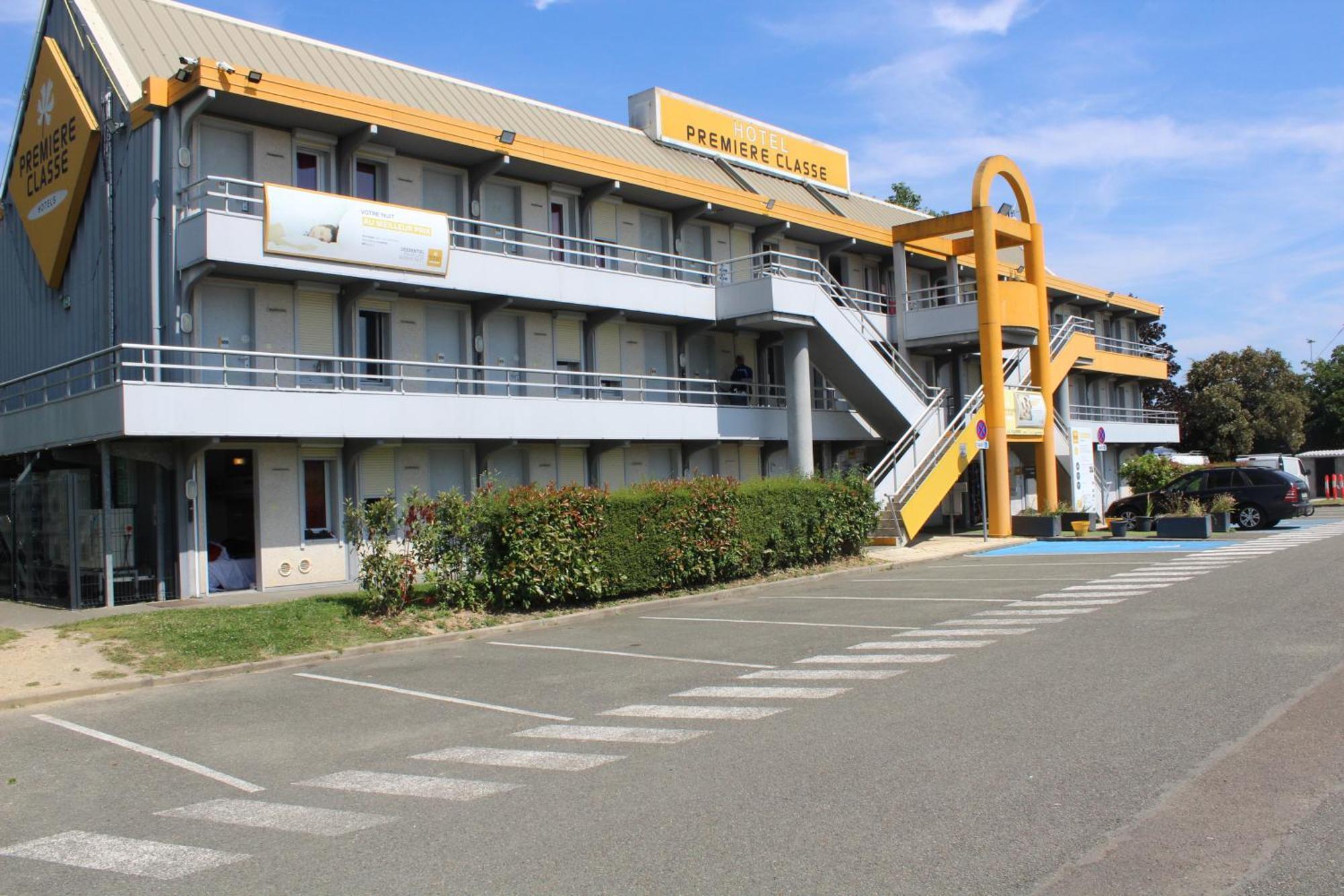 Premiere Classe St Quentin En Yvelines Elancourt Trappes Exterior photo