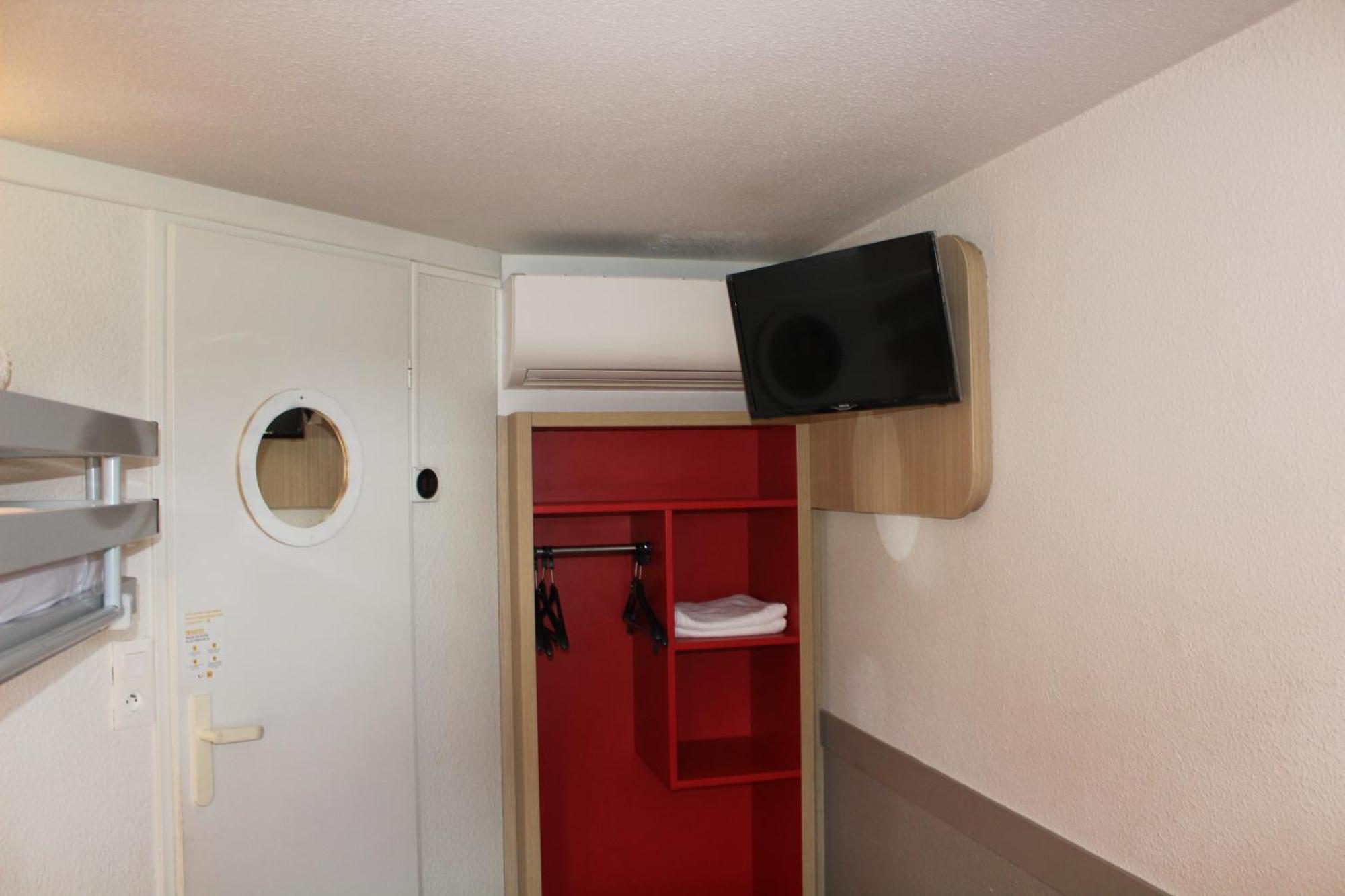 Premiere Classe St Quentin En Yvelines Elancourt Trappes Exterior photo