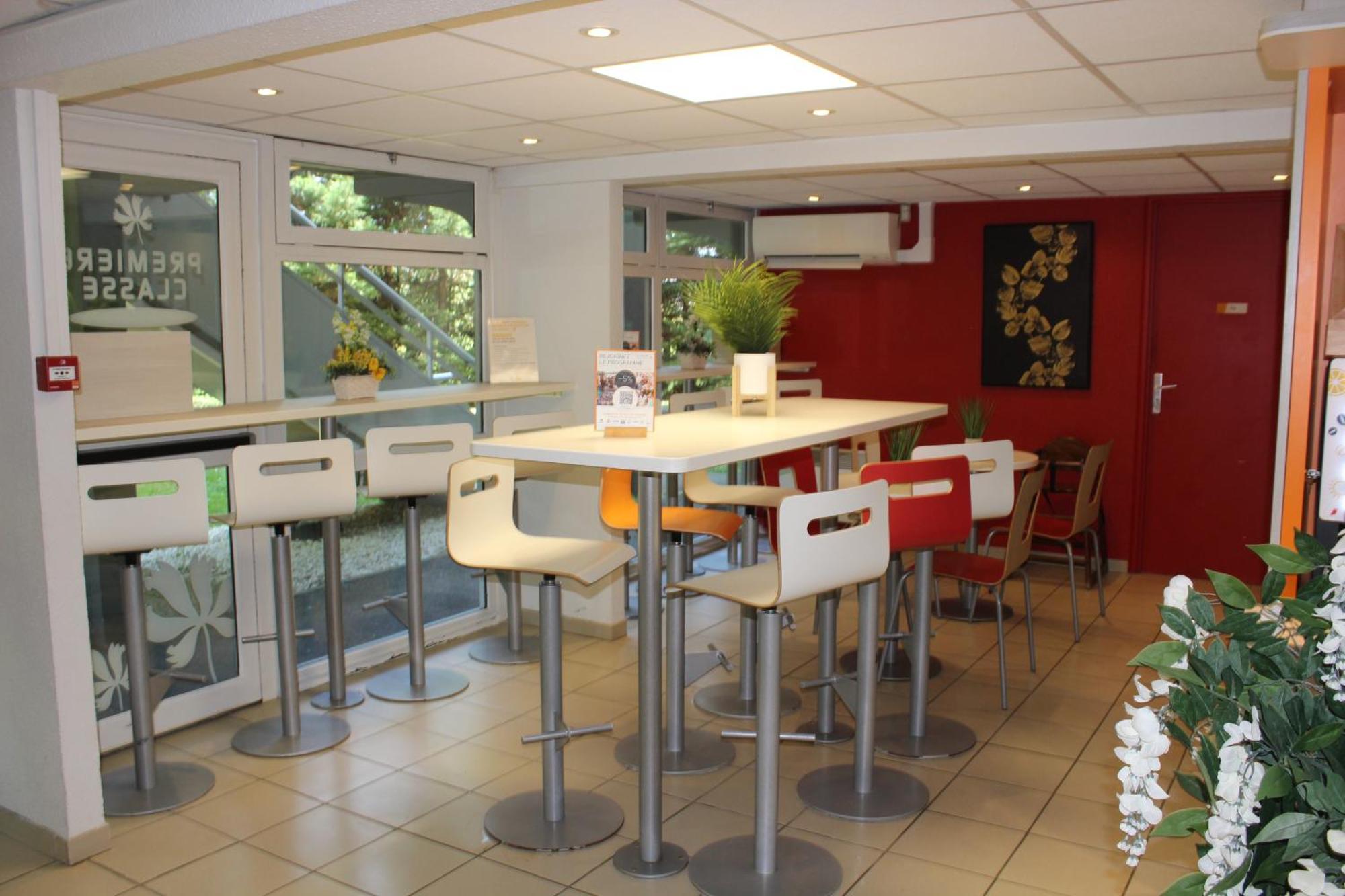 Premiere Classe St Quentin En Yvelines Elancourt Trappes Exterior photo