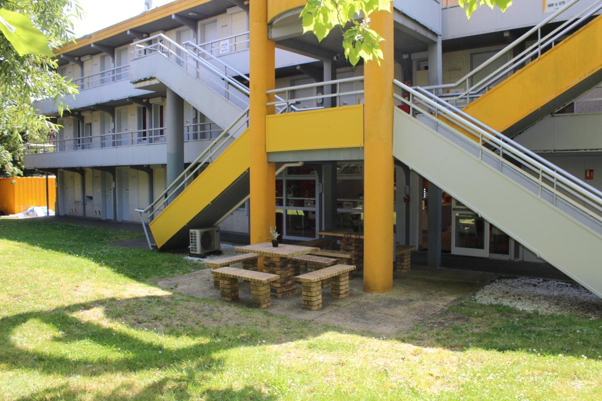Premiere Classe St Quentin En Yvelines Elancourt Trappes Exterior photo
