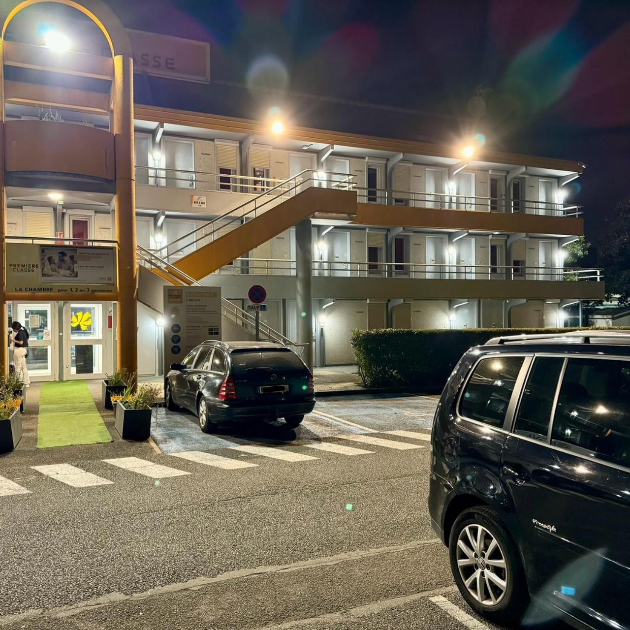 Premiere Classe St Quentin En Yvelines Elancourt Trappes Exterior photo