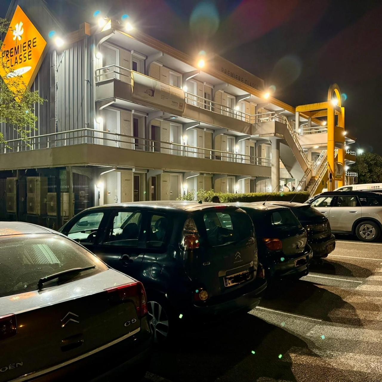 Premiere Classe St Quentin En Yvelines Elancourt Trappes Exterior photo