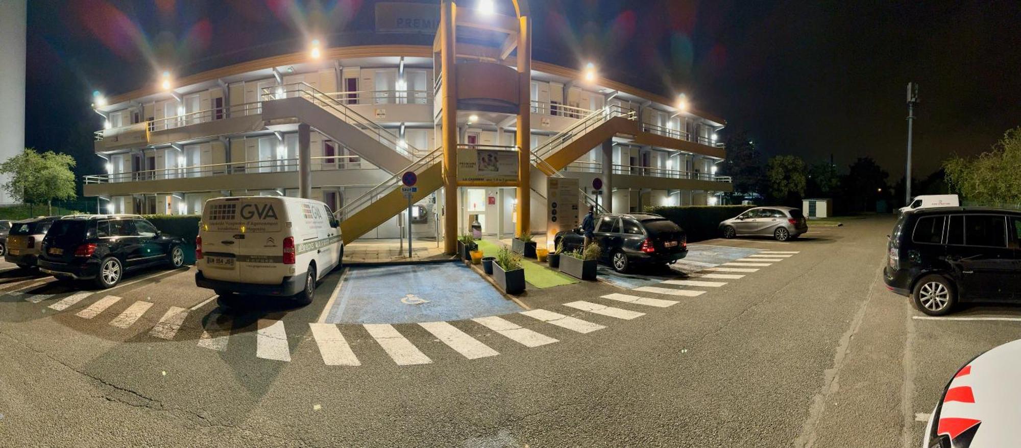 Premiere Classe St Quentin En Yvelines Elancourt Trappes Exterior photo