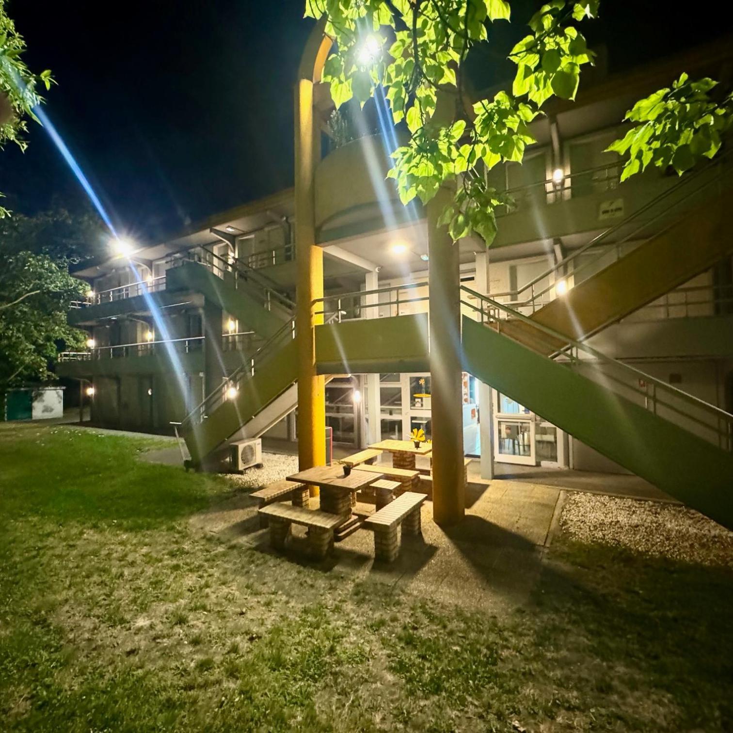 Premiere Classe St Quentin En Yvelines Elancourt Trappes Exterior photo